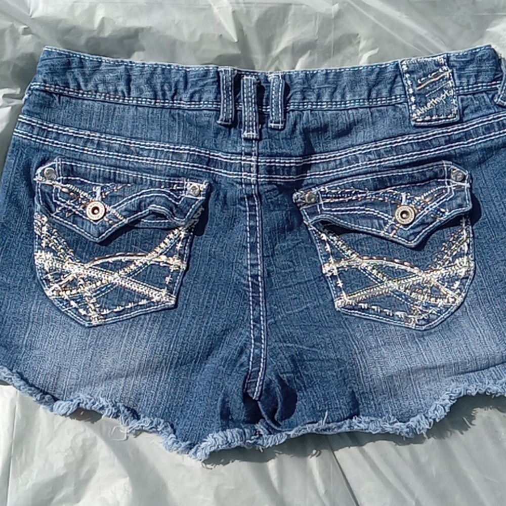 Amethyst Women's Jean Shorts. Size 13 (Juniors).